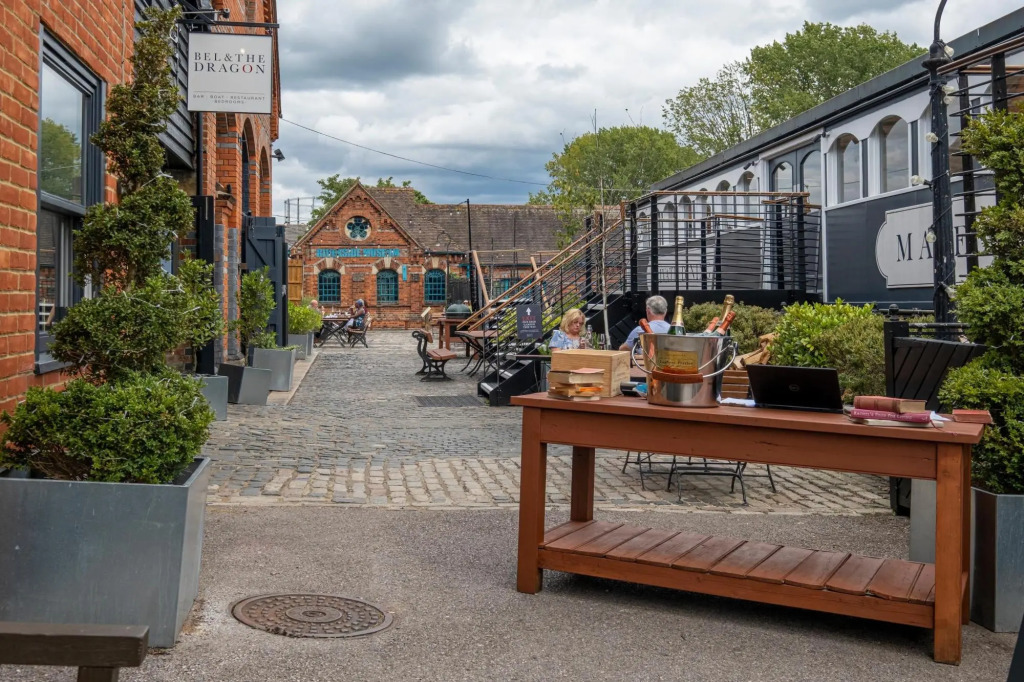 Reading Town Centre River View Serviced Apartments