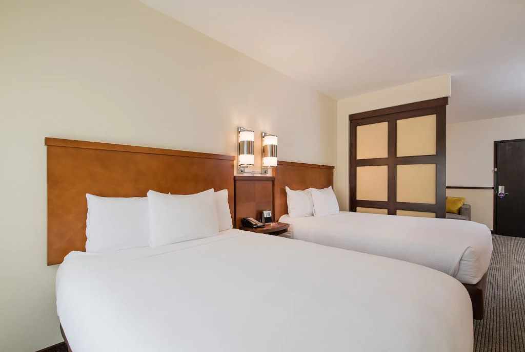 Hyatt Place Charleston Airport / Convention Center