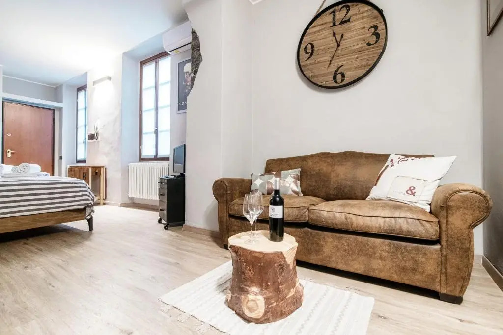 Wine House Como- By House Of Travelers-