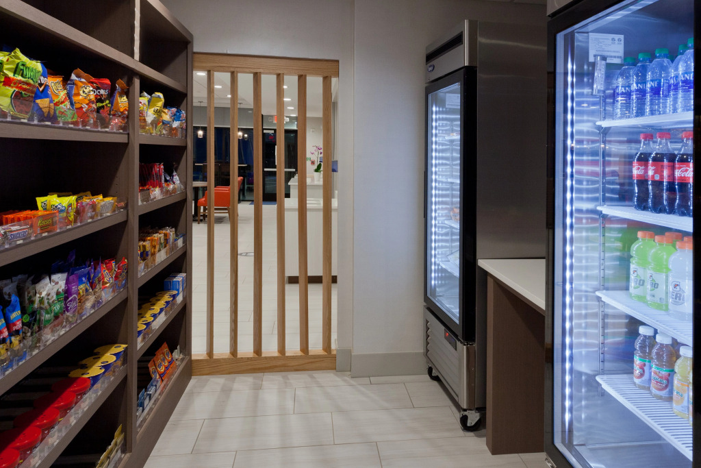 Holiday Inn Express & Suites - Fayetteville by IHG