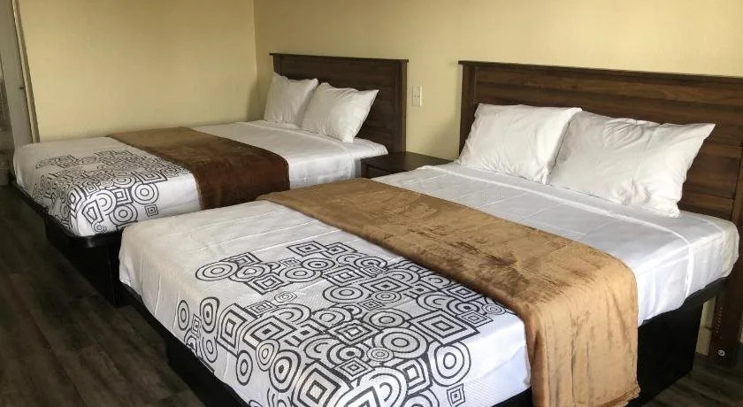 Econo Motor Inn