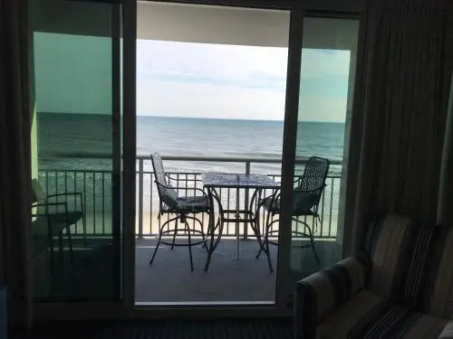 Luxurious Ocean Front 4th Floor Suite with Jet Tub