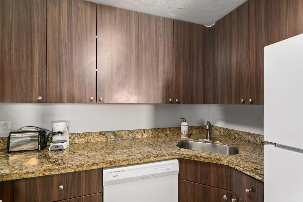 2 Bedroom Deluxe Apt on Collins Ave