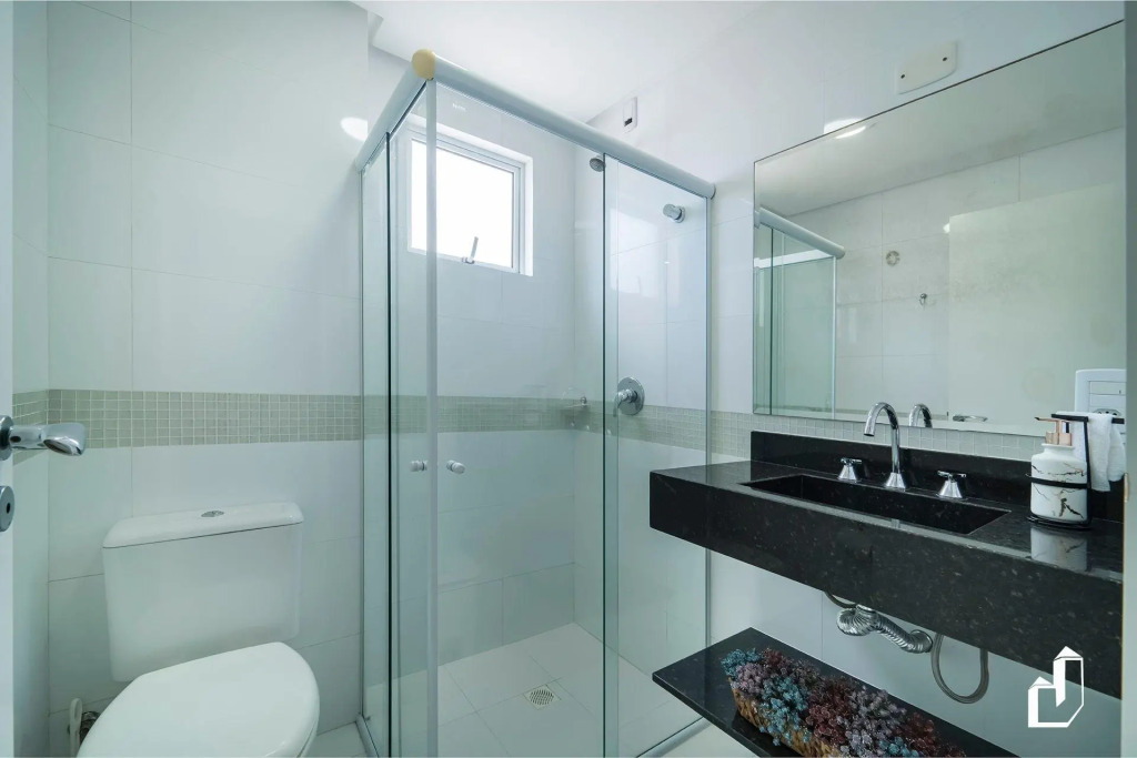 Duplex com piscina à beira mar e 03 suítes