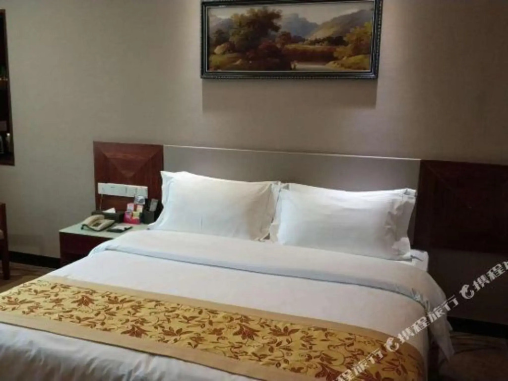 Yuanfeng Hotel (Shenzhen East Railway Station Buji Subway Station)