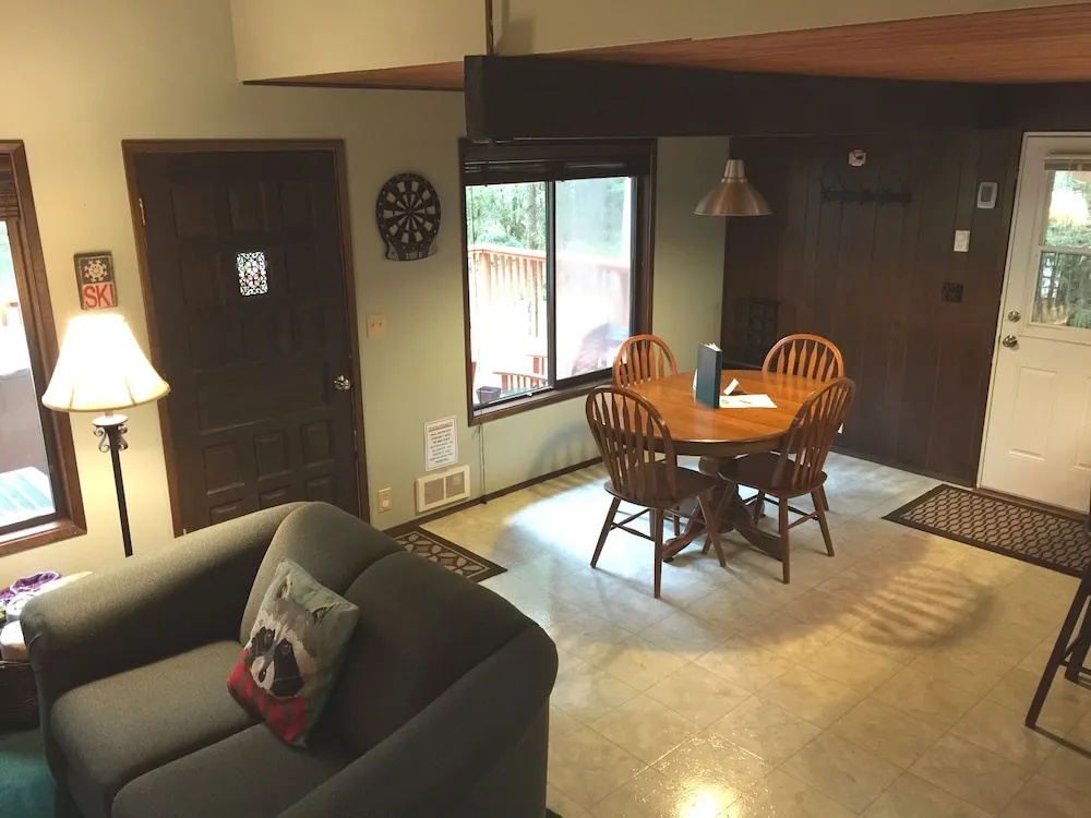Snowline Cabin #98 A pet Friendly Cabin With a Wood Stove, hot tub and Wifi!