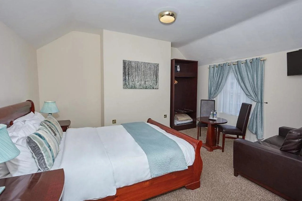 Uppercross House Hotel