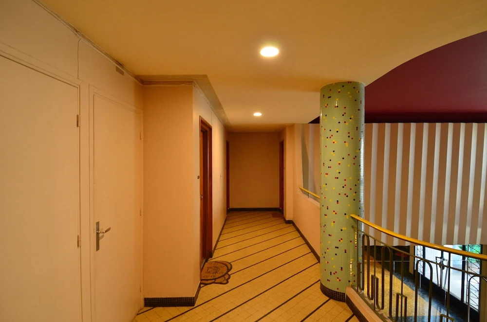 Period apartment 5 persons with Sea View and Parking in Port of Nice