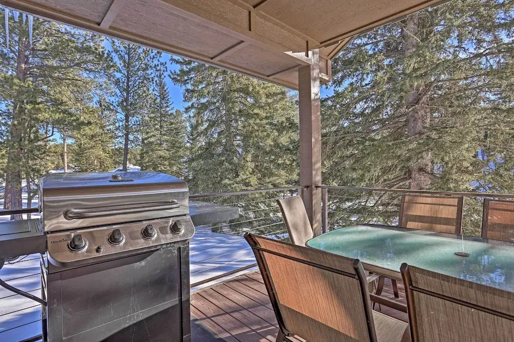 Lead Family Home w/ Hot Tub, 2 Mi to Deer Mountain