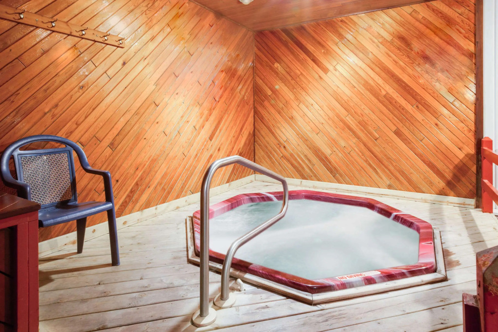 Super 8 Beachfront by Wyndham Mackinaw City, MI