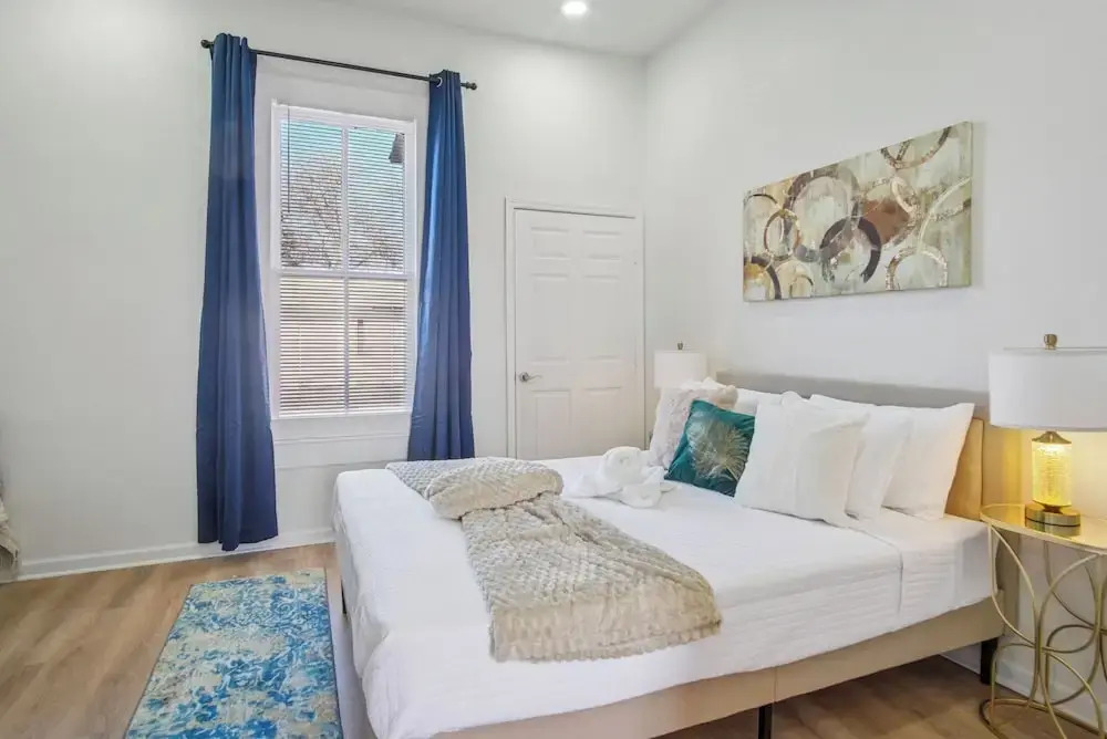 Cozy Historic Gem: 5 Mins to Downtown SA