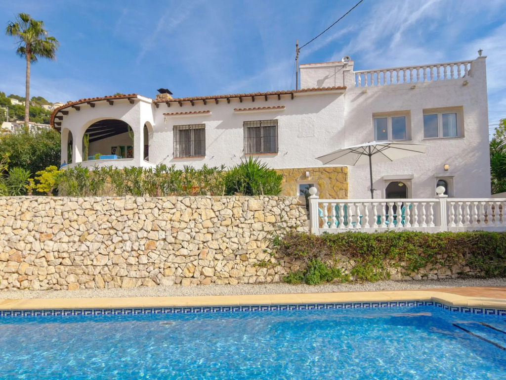 Elegant Villa with Pool