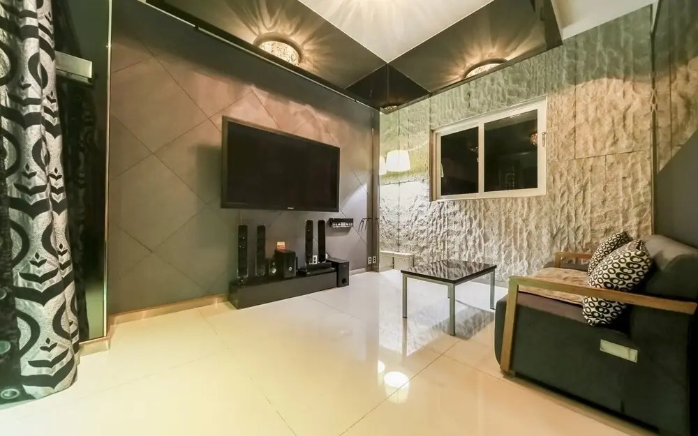 Show Motel