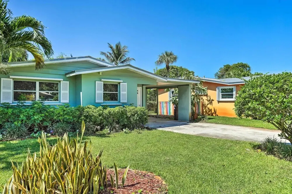 Vibrant Stuart Getaway w/ Private Hot Tub!
