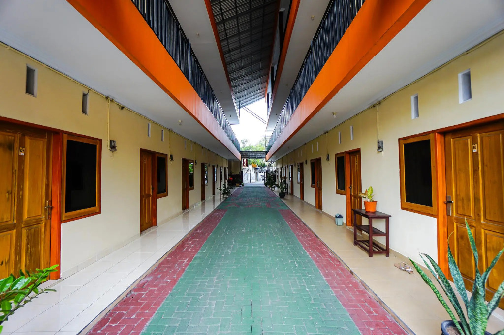 OYO 1720 A2b Residence