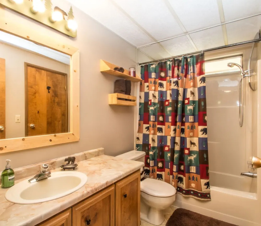 Heavenly Lake Haven Apartment 3 NW Comfy Cabins