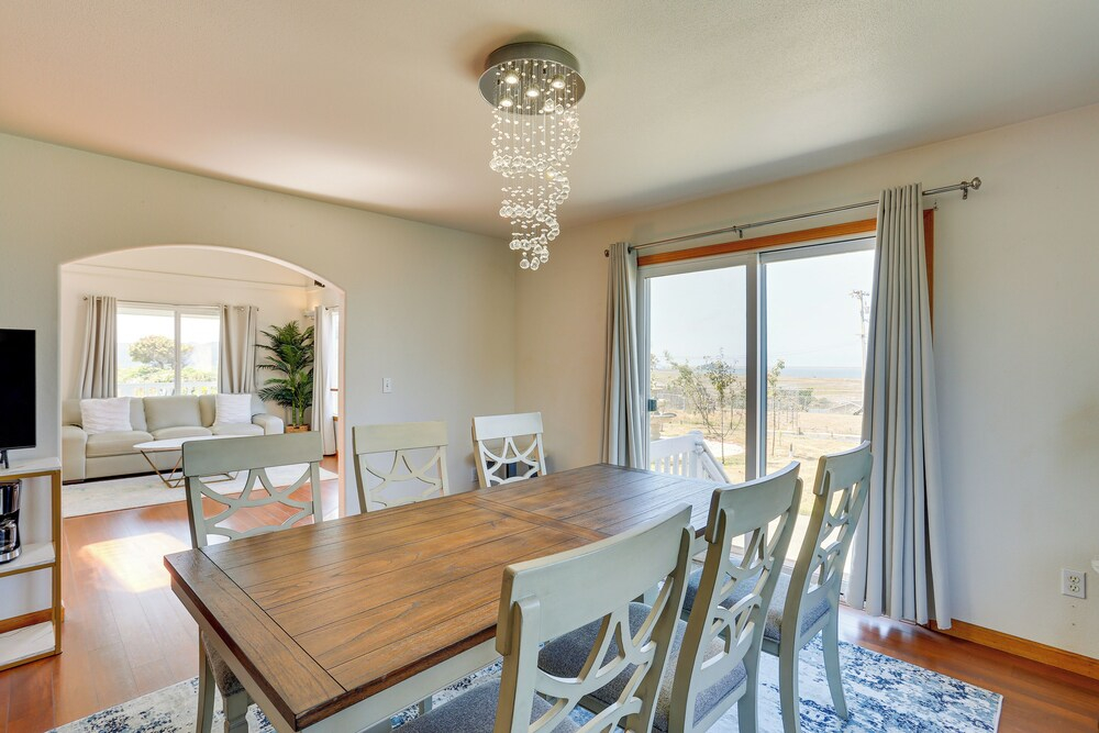 Seaside Eureka Vacation Rental w/ Bay Views!