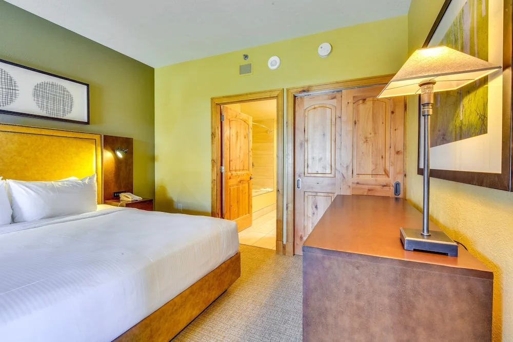 Park City Condo: Steps to Canyons Village & Skiing