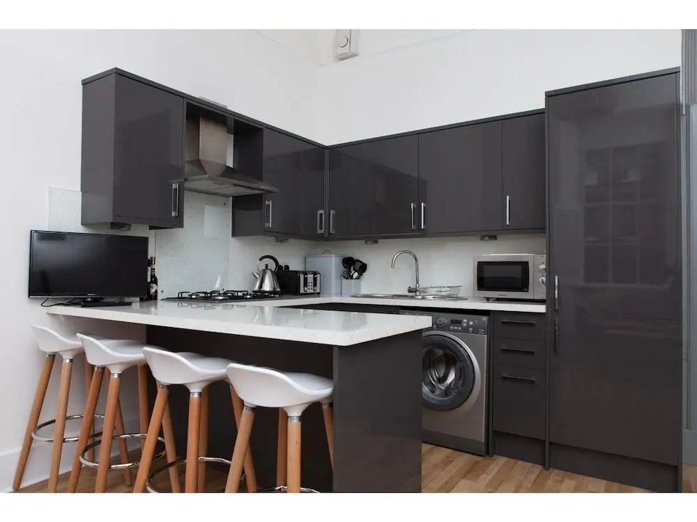 Comfy Flat for 5 in Edinburghs Lively New Town