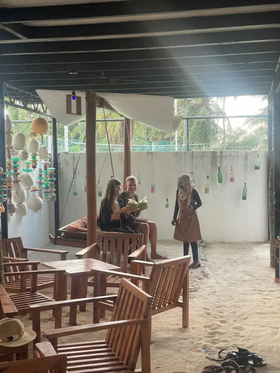 Mandhoo Inn