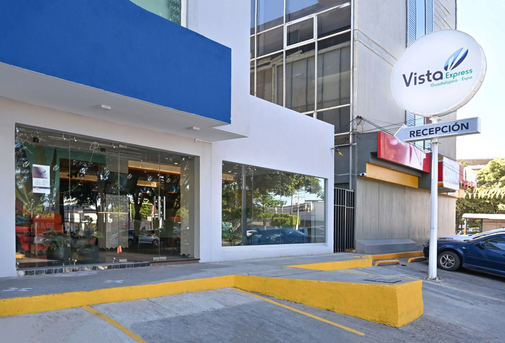 Vista Express Guadalajara Expo SureStay Collection by BW