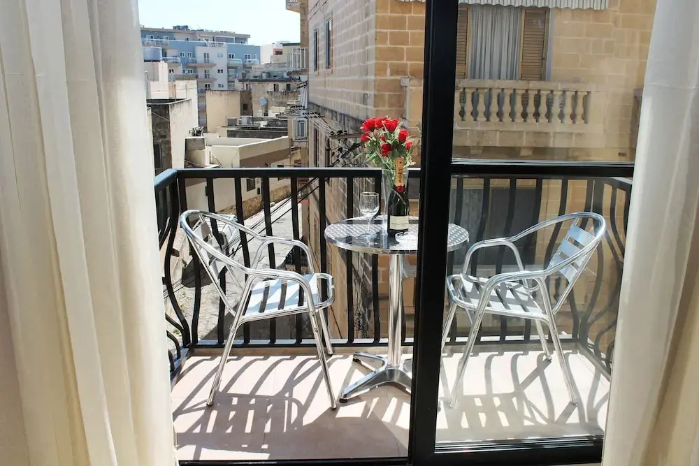 Seashells Apartment with sea view terrace with romantic sunsets