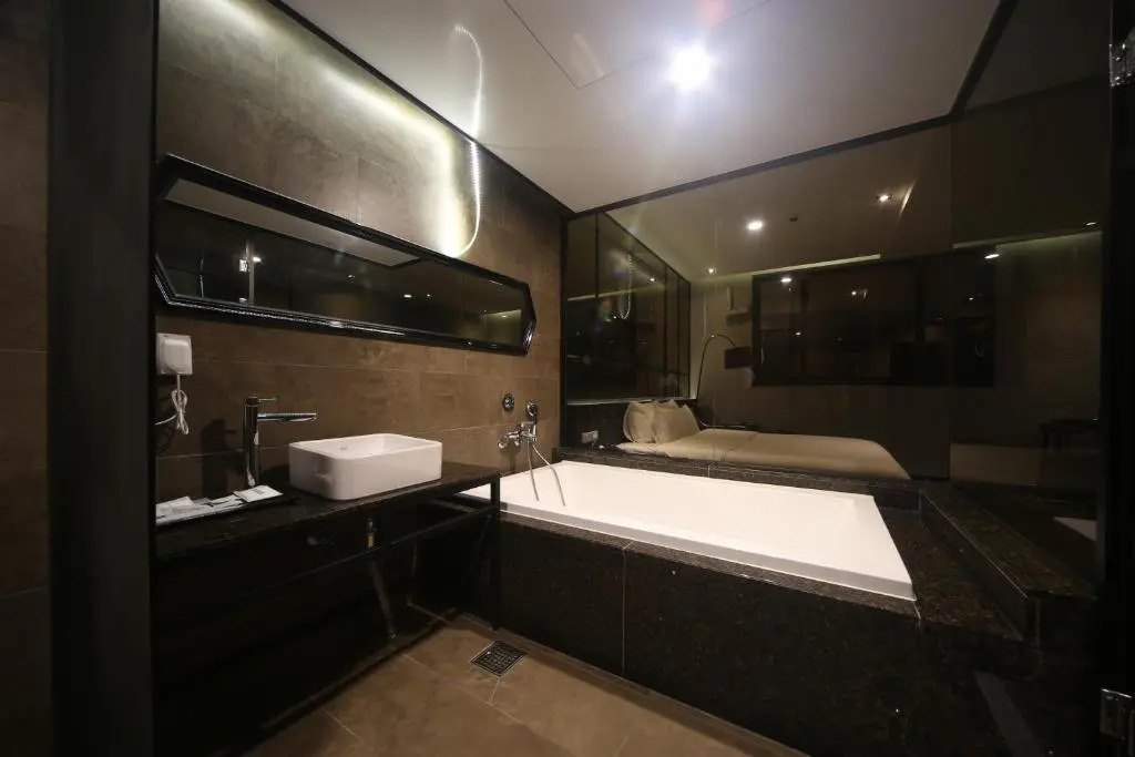 Brown Dot Hotel Beomil