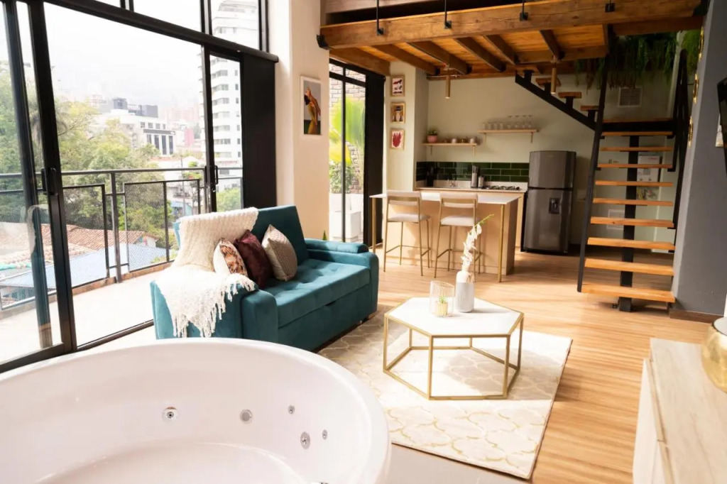 Royal Living Poblado