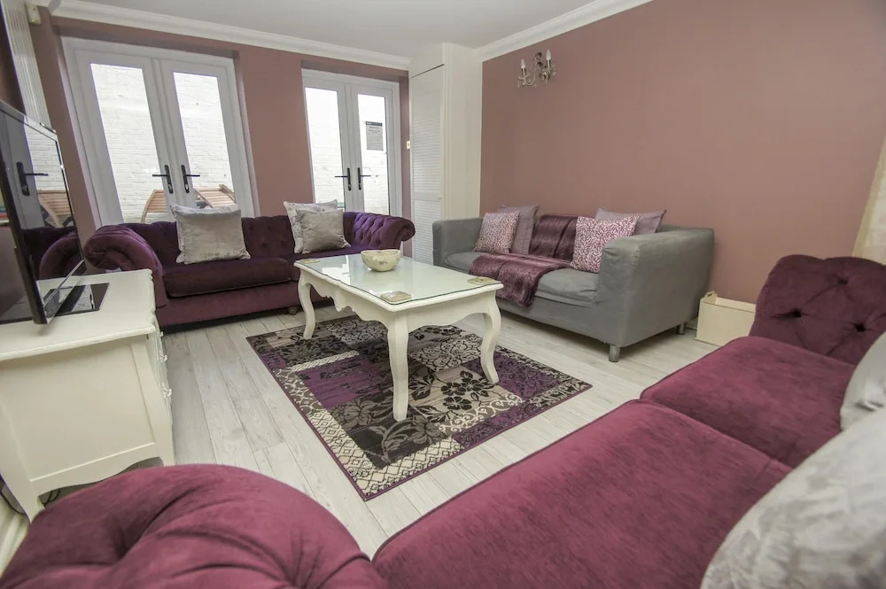 Little Paris - Parking - by Brighton Holiday Lets