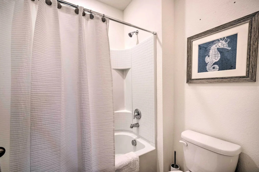 Private Pool & Resort Perks: Home in Davenport