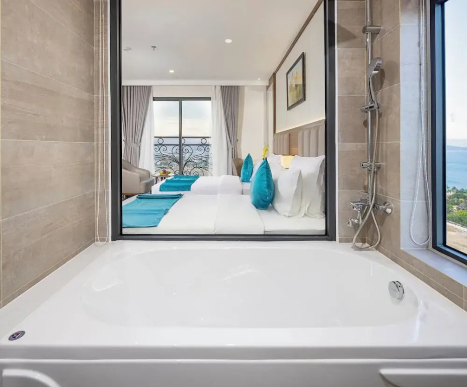 Avari Hotel