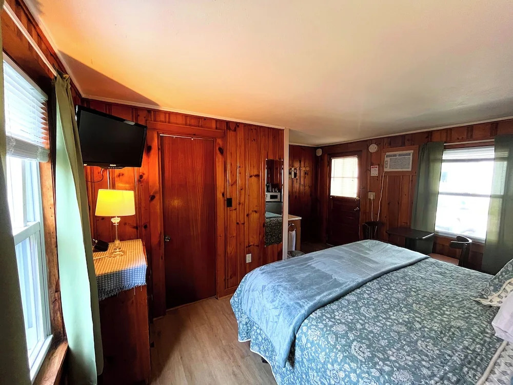 Blue Jay Motel
