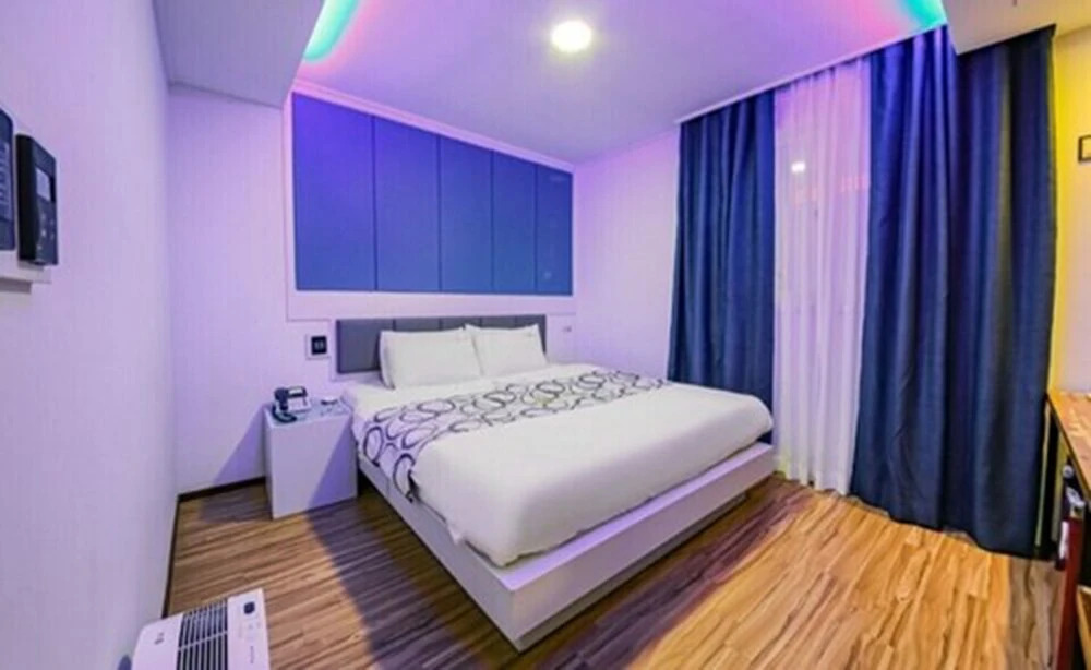 S Hotel