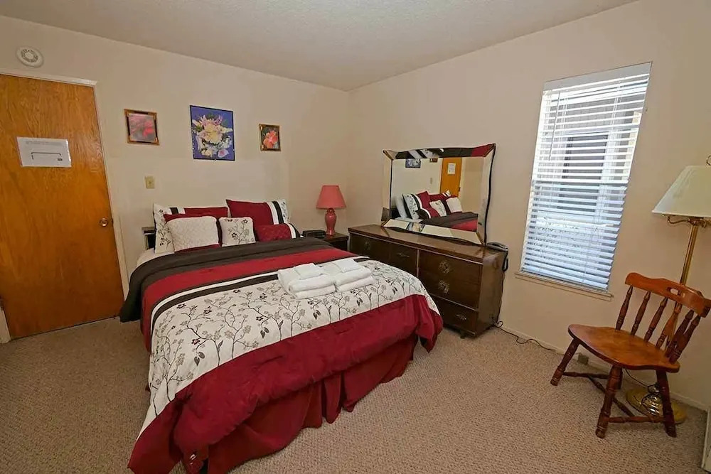 2074 Traverse Court