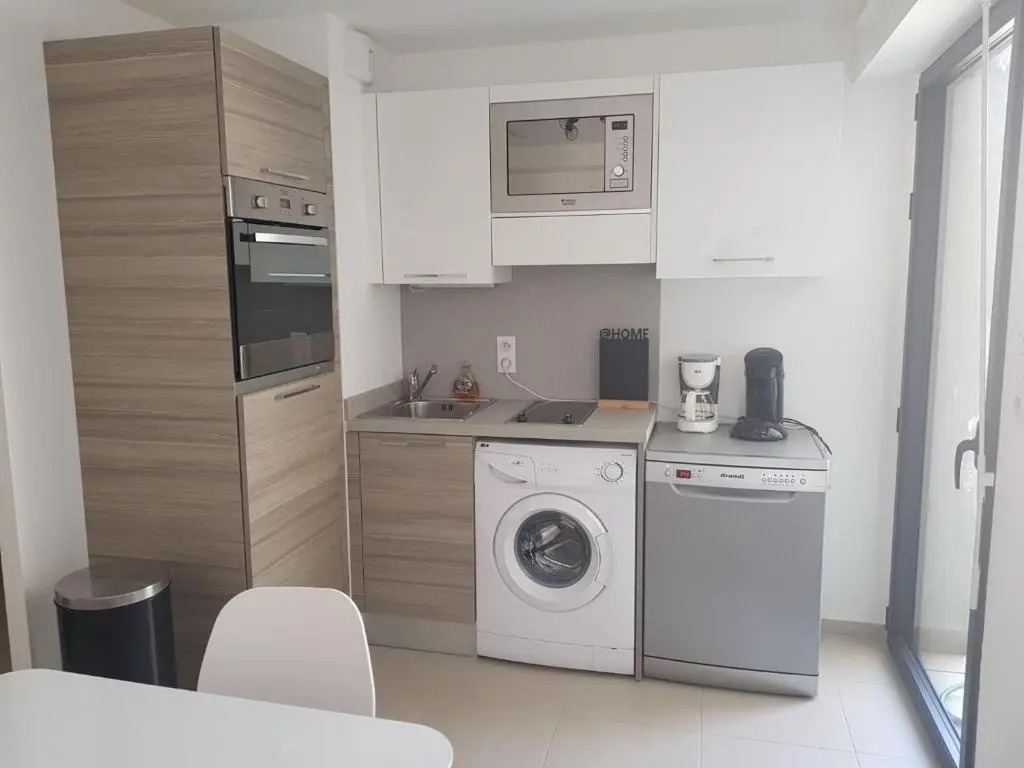 appartement T3 terrasse vue mer pieds dans l eau
