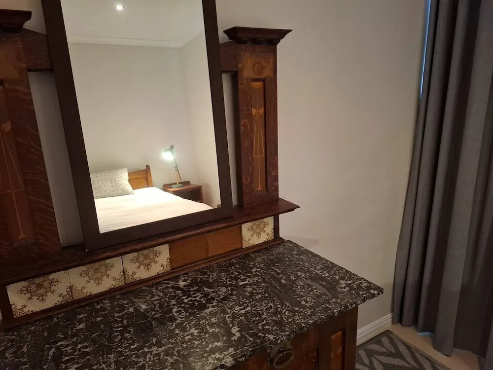 OosiesRus - Charming Langebaan Villa with Garden View