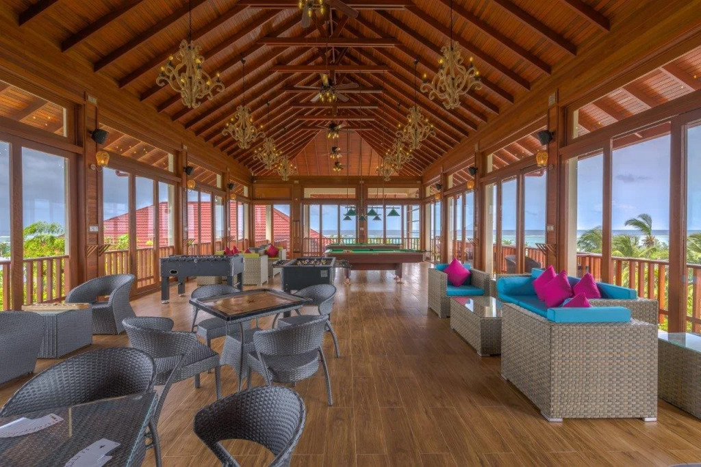 Отель Araamu Holidays & Spa