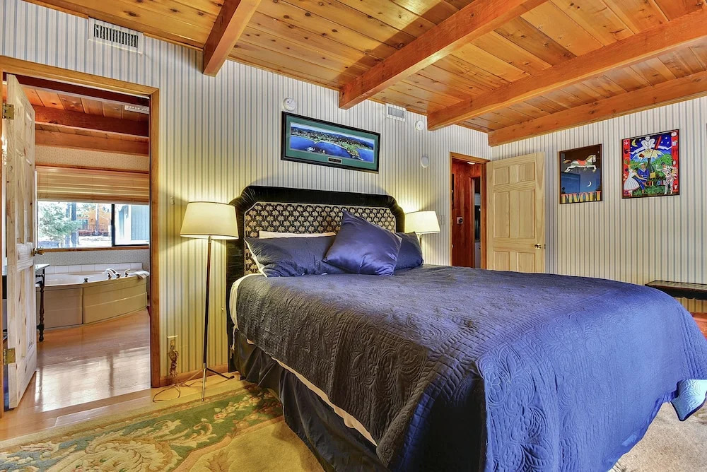 Summit Escape A - Rustic Cabin With A Hot Tub And Barbecue! Wood Fireplace! Walk To Slopes! 2 Bedroom Condo