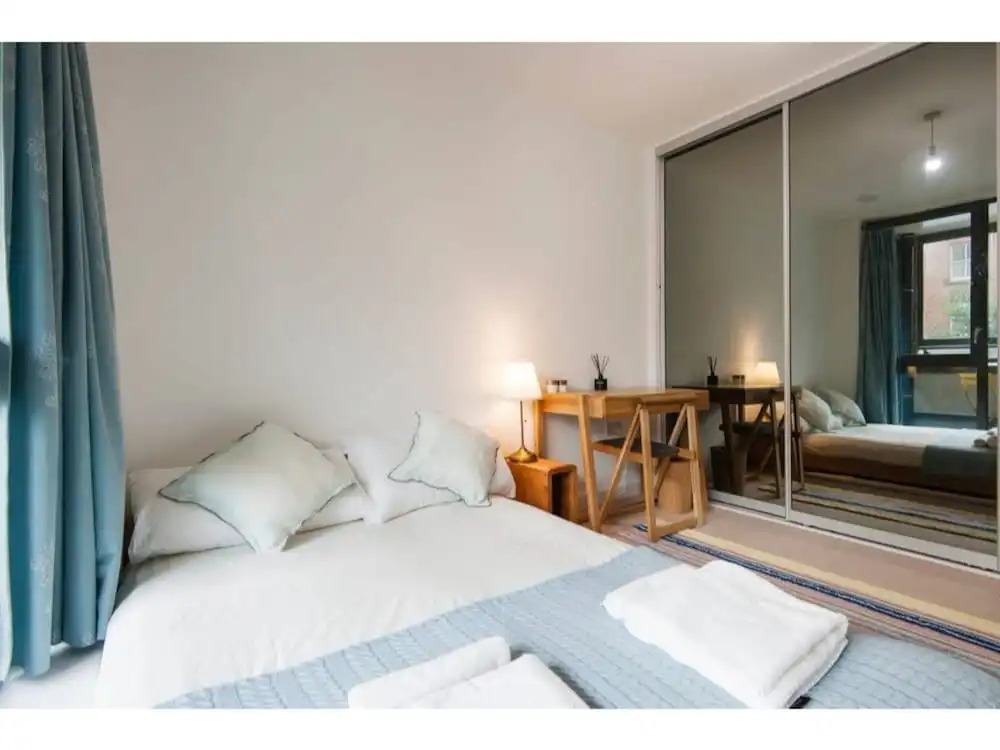 E1 Stunning Two Bathroom Modern Flat