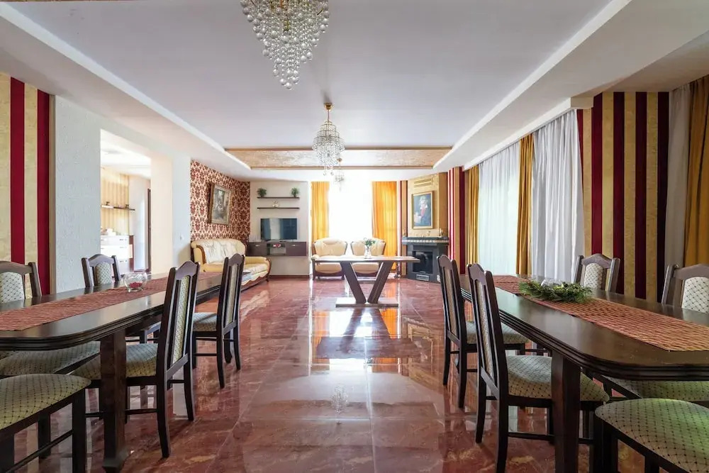 FarawayHomes Aparthotel Near Vienna Airport - Anytime Self Check-In