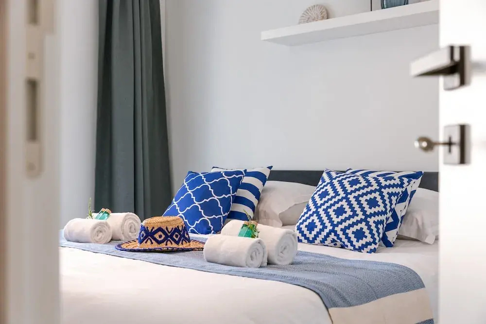 Beautiful Apartment With Pool Terrace and Parking