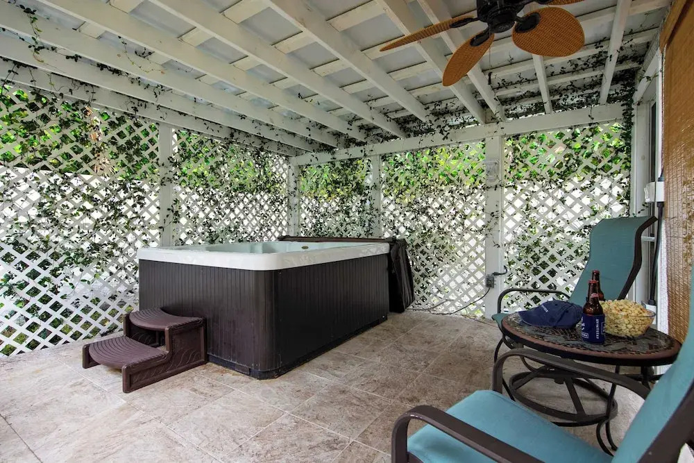 Las Olas Oasis by Avantstay Minutes to the Beach + Hot Tub