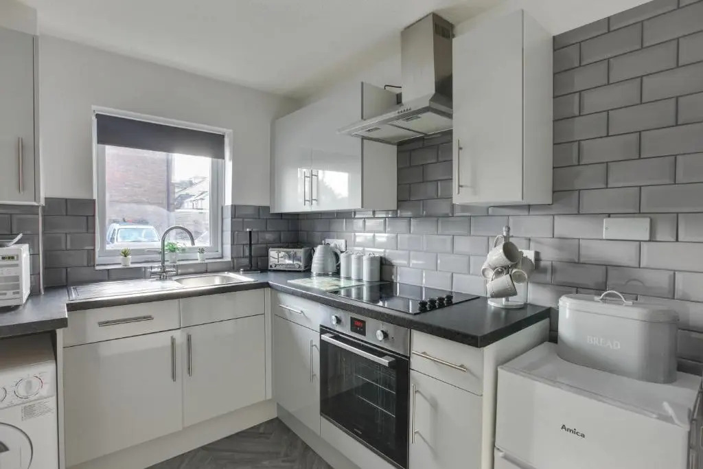 George Suite - Two Bed Apartment with Parking
