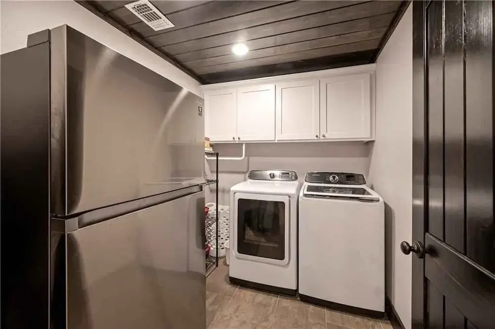 Bigfoot's Bend 4 Bedroom Cabin by Redawning