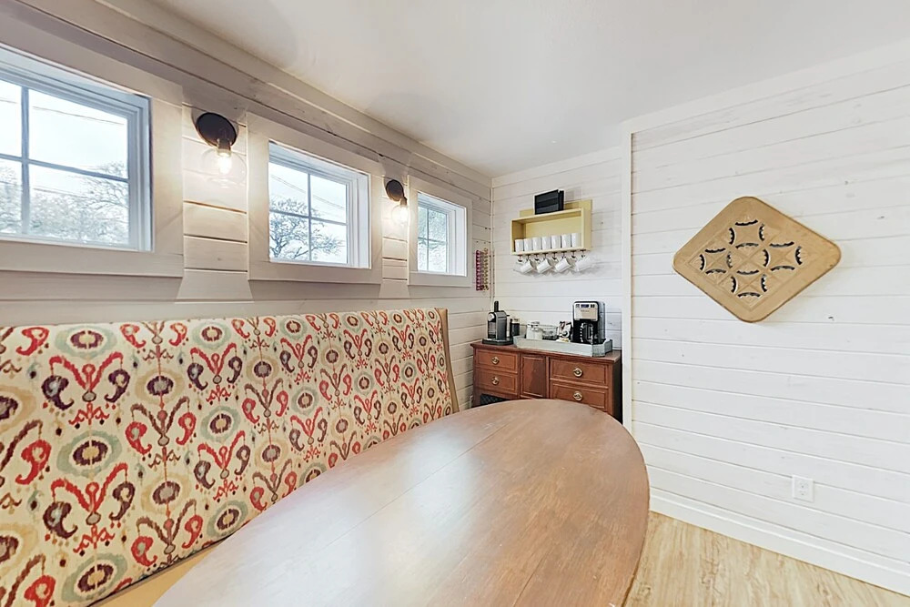 Updated West North Inn, Walk To Schlitterbahn 3 Bedroom Home