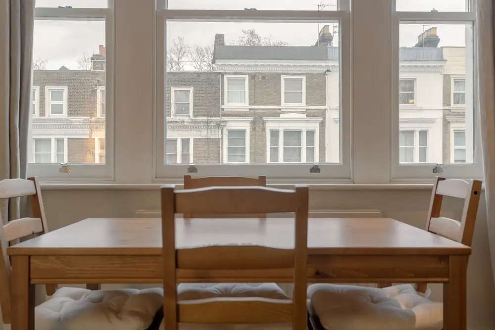 2 Bedroom Apartment Near Kensington Olympia Station