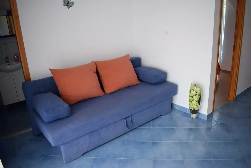 Den - With Pool - C3
