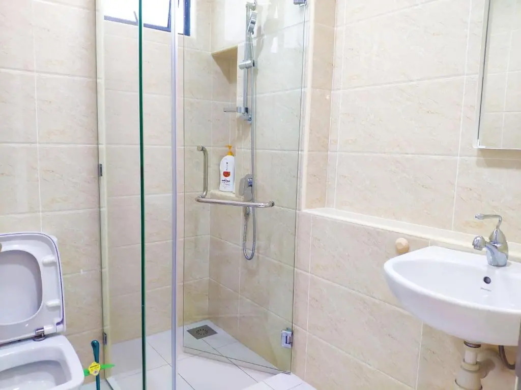 One Residences, 4 pax, 5 mins to MyTOWN