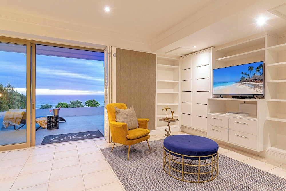Clifton YOLO Spaces - Clifton White House Villa