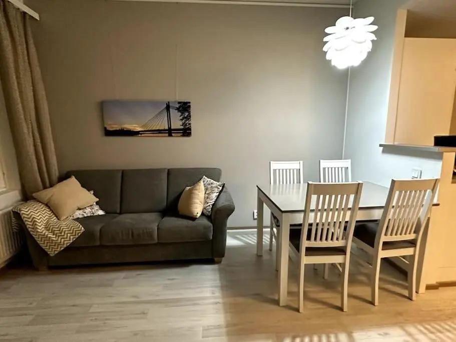 Quality Apt in the City Center For 5 - BRAND NEW